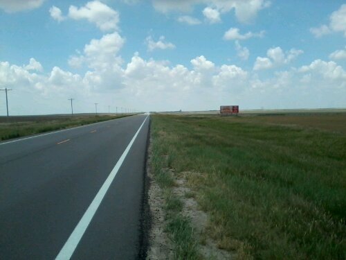 SR96 in Kansas, die wir hunderte Kilometer entlang fahren (immer geradeaus nach Westen)